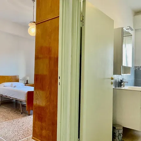 Vicino A Stazione E Mare - La Casa Del Sole Apartman *